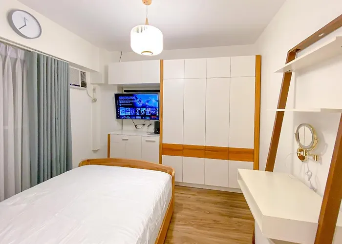Large 1-bedroom 60sqm Makati Rockwell Cbd Poblacion Apartment *