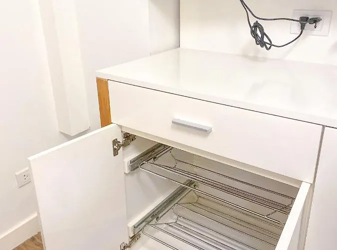 Apartment Large 1-bedroom 60sqm Makati Rockwell Cbd Poblacion Manila