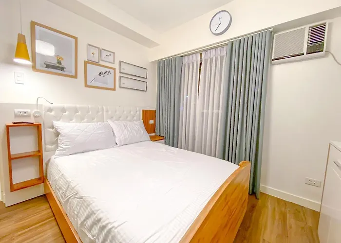 Large 1-bedroom 60sqm Makati Rockwell Cbd Poblacion Apartment Manila