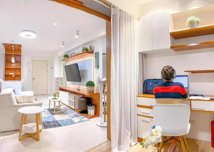 Large 1-bedroom 60sqm Makati Rockwell Cbd Poblacion Apartment *