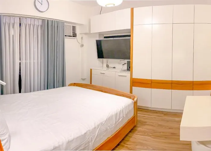 Large 1-bedroom 60sqm Makati Rockwell Cbd Poblacion Apartment *
