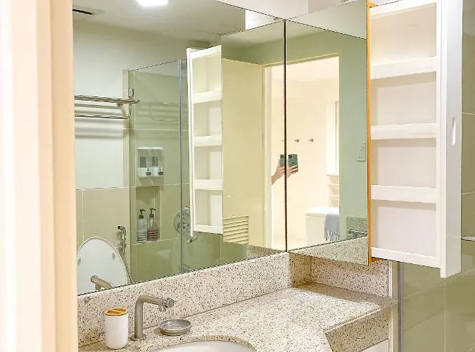 Apartment Large 1-bedroom 60sqm Makati Rockwell Cbd Poblacion